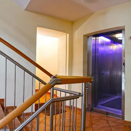 Apartment Dependance I *